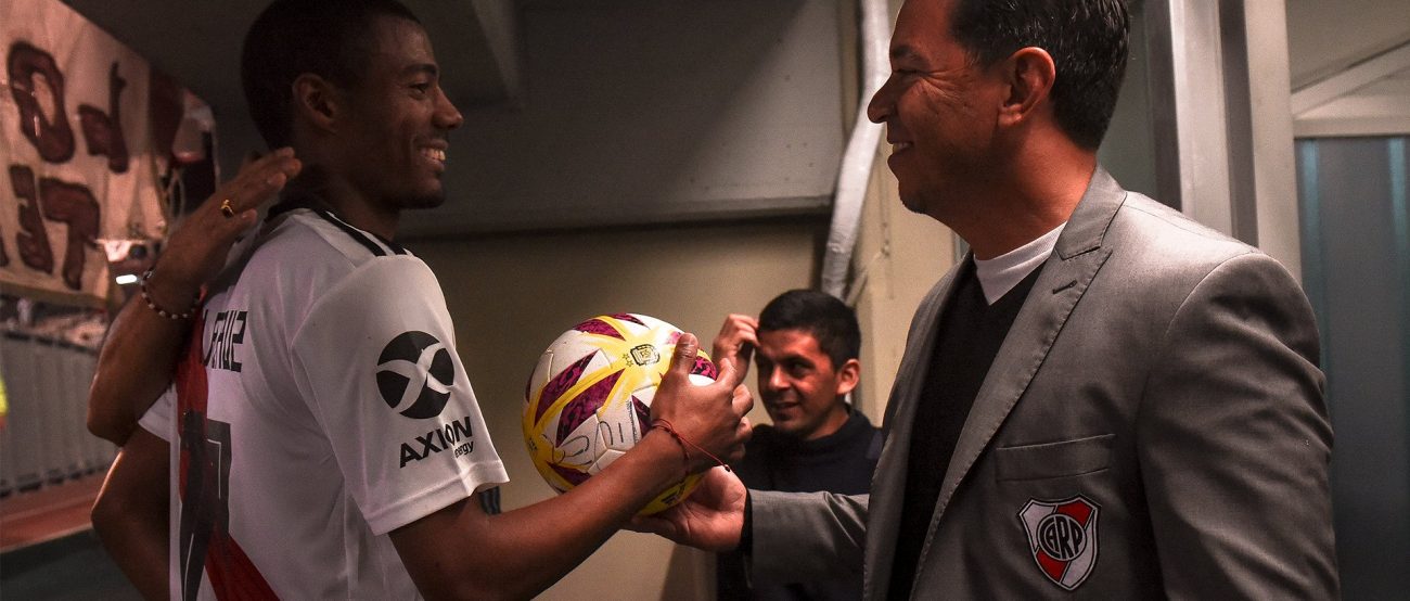 nicolas de la Cruz dueño de la pelota