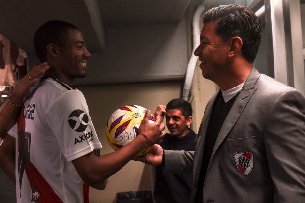 nicolas de la Cruz dueño de la pelota