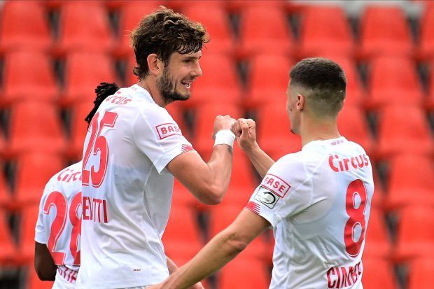 Avenatti PacoCasal futbol