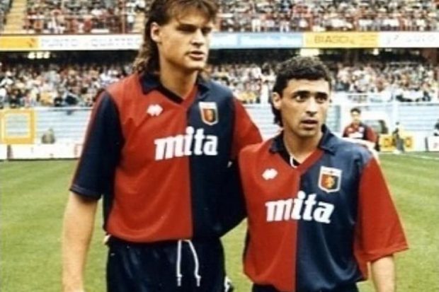 Carlos «Pato» Aguilera en su inolvidable paso por el Genoa CFC, donde jugó junto al checo Skuhravý