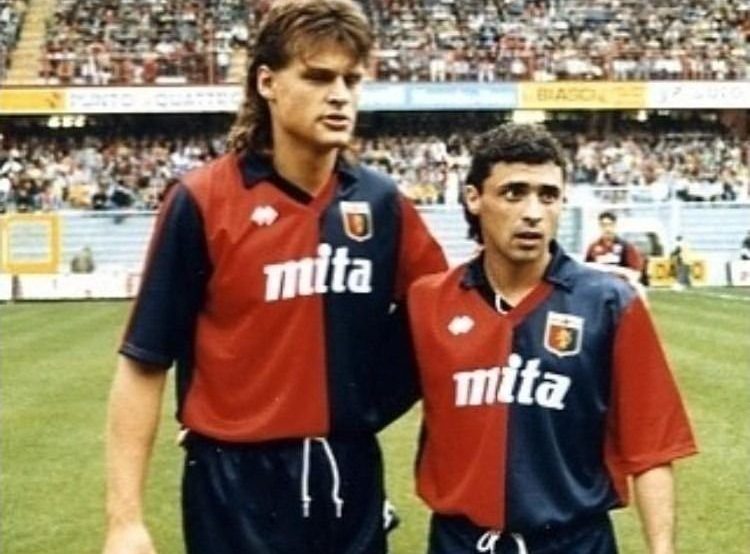 Carlos «Pato» Aguilera en su inolvidable paso por el Genoa CFC, donde jugó junto al checo Skuhravý